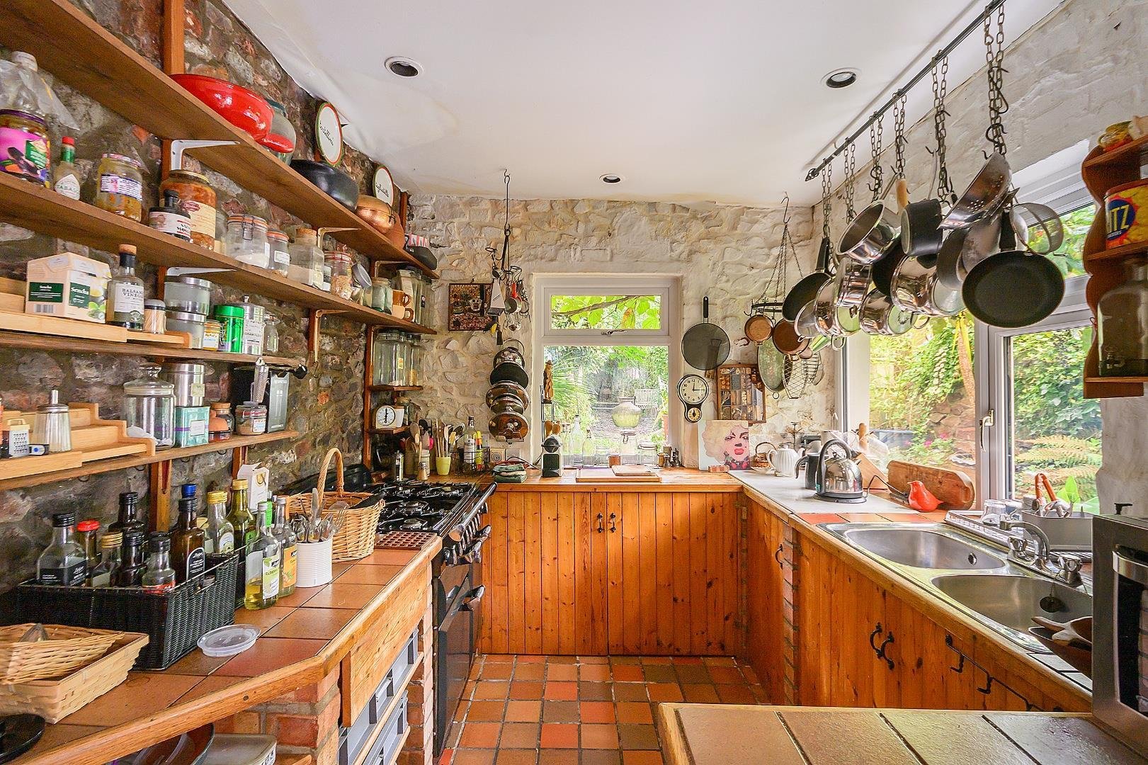 Ambra vale cliftonwood 34949375 2 a2 vhs kitchen b