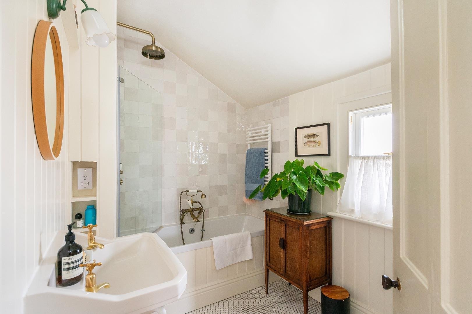 Bayswater road horfield 33665054 0 b2 rhd bathroom c