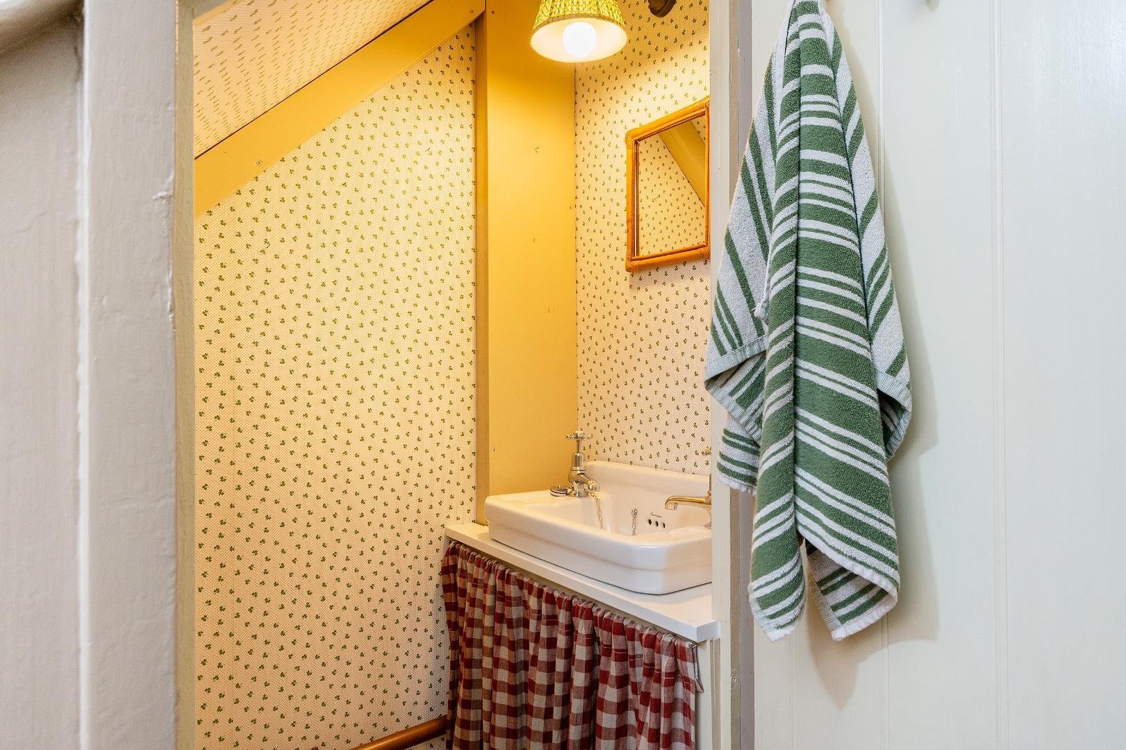 Bayswater road horfield 33665054 0 b2 rhd wc a