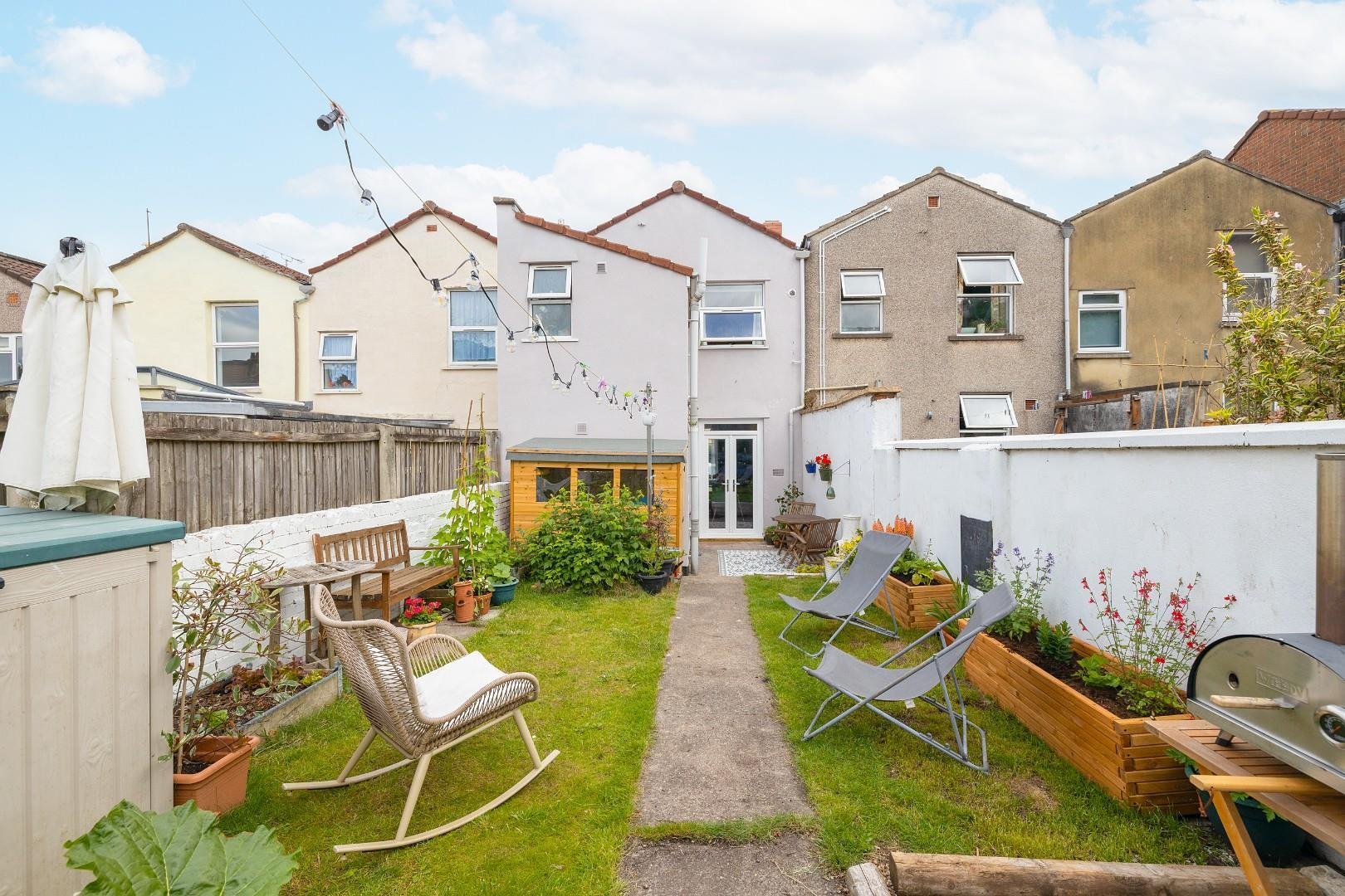 Bloy street easton 33954216 00016 cd7 a1042
