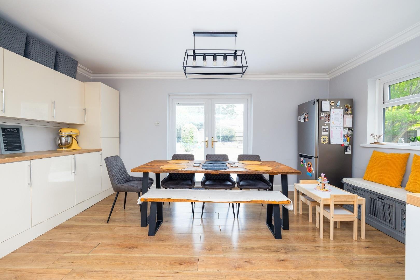 Clare road kingswood 34021882 cd7 a9202