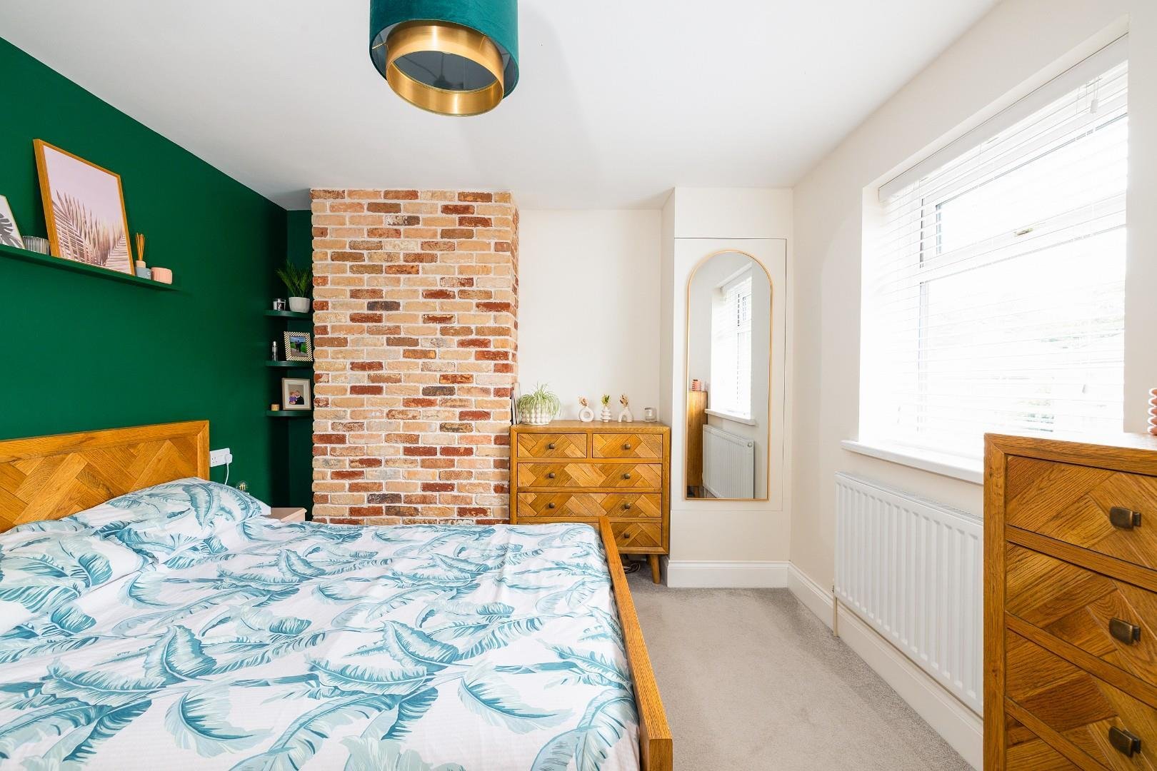 Clare road kingswood 34021882 cd7 a9213