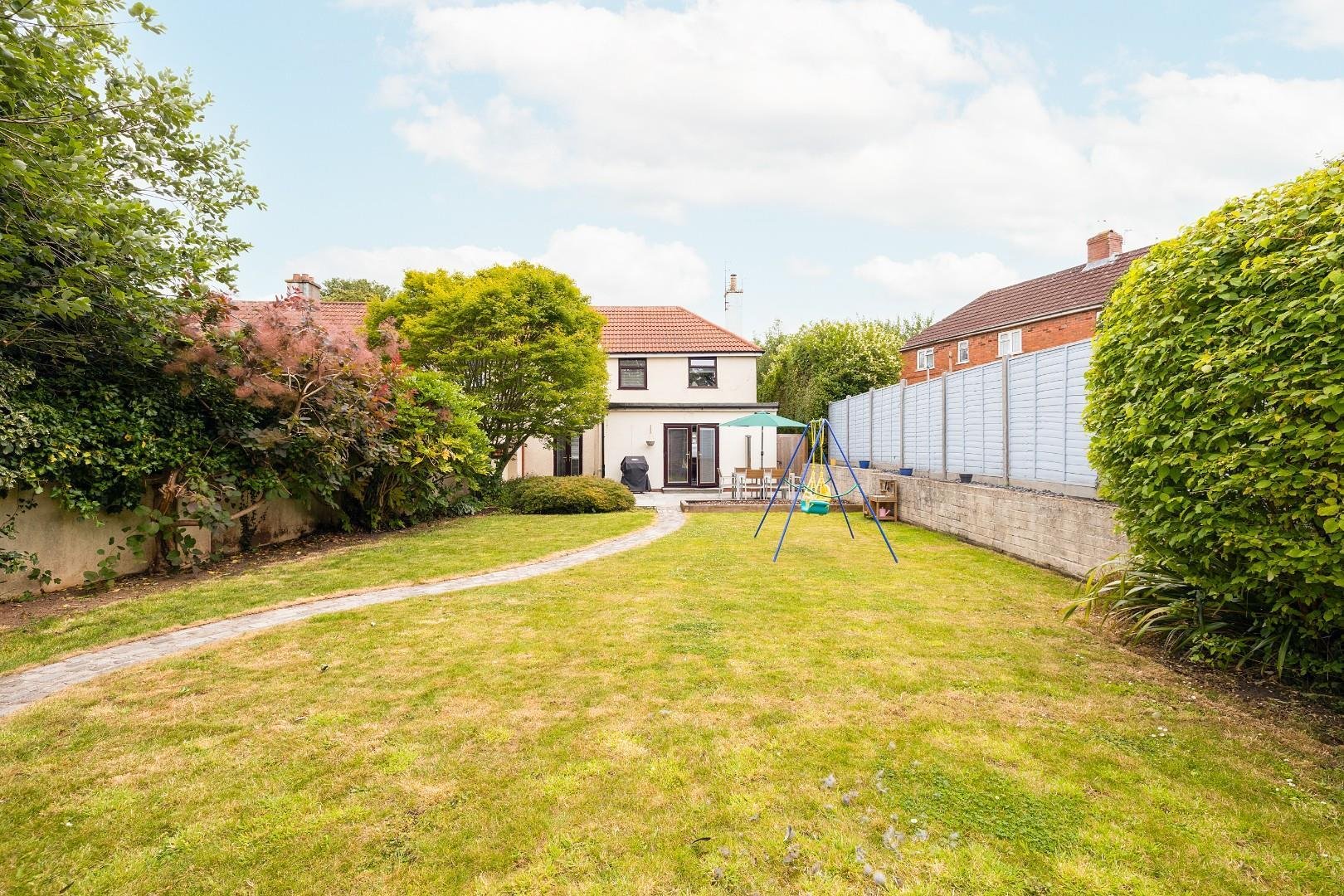 Clare road kingswood 34021882 cd7 a9235