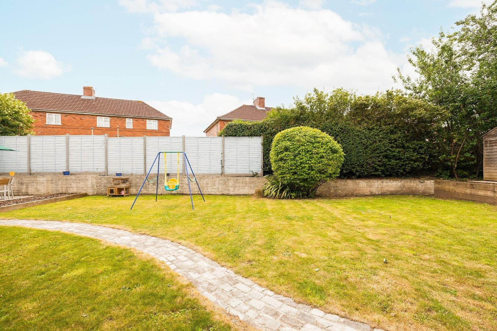 Clare road kingswood 34021882 cd7 a9236
