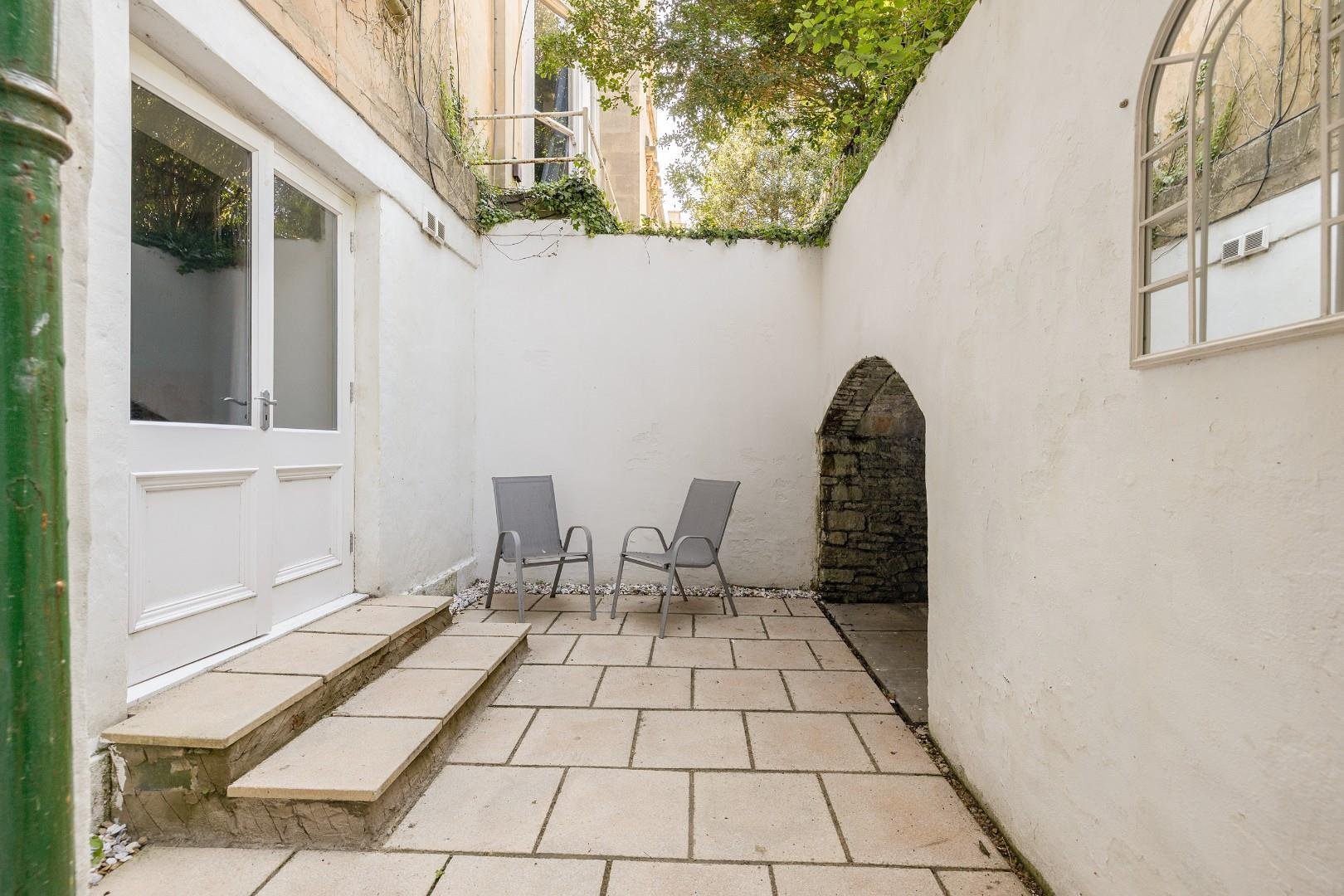 Cotham road cotham 33879720 00011 cd7 a7723