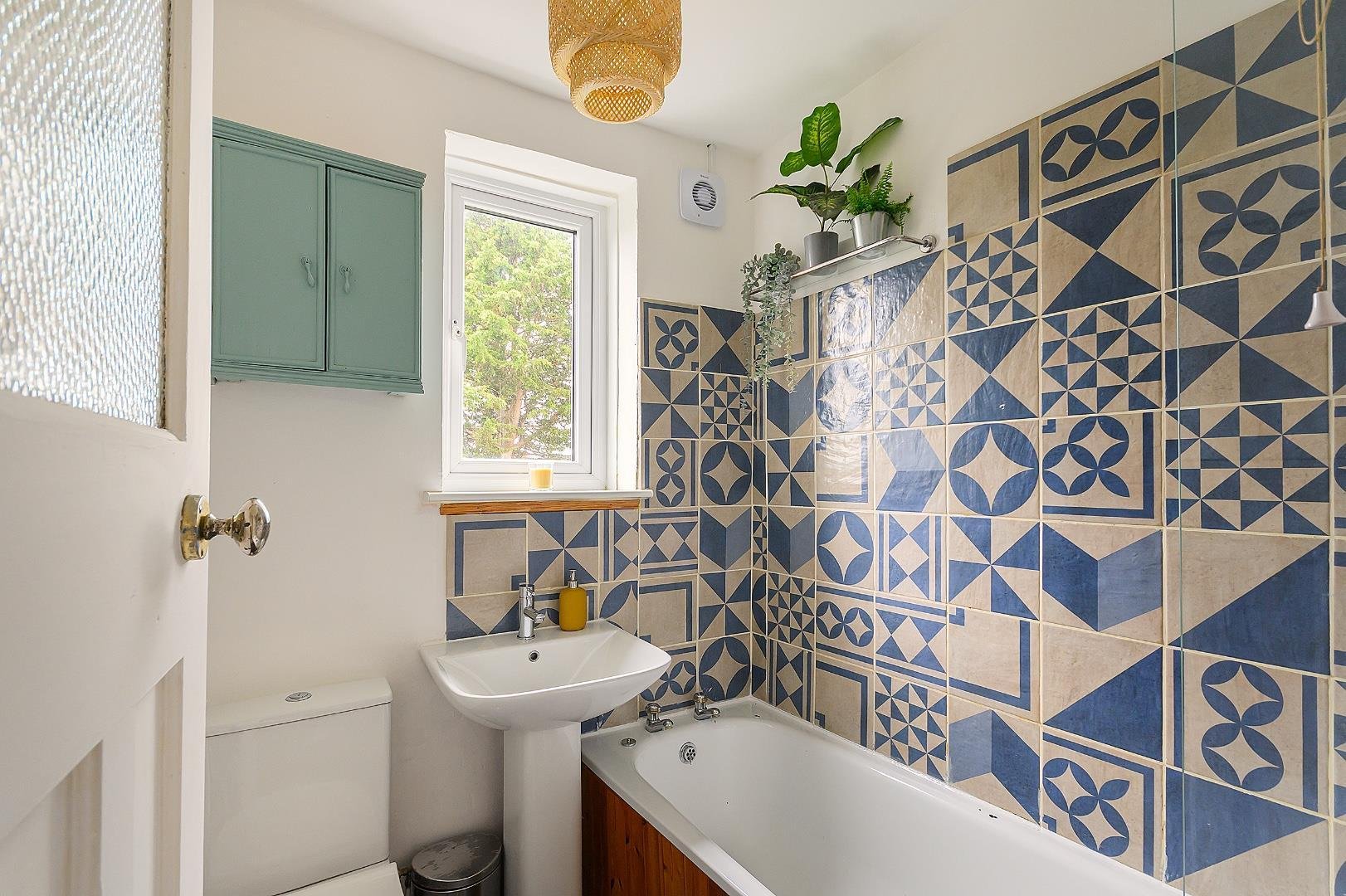 Everest avenue fishponds 34945366 0 e6 afs bathroom c