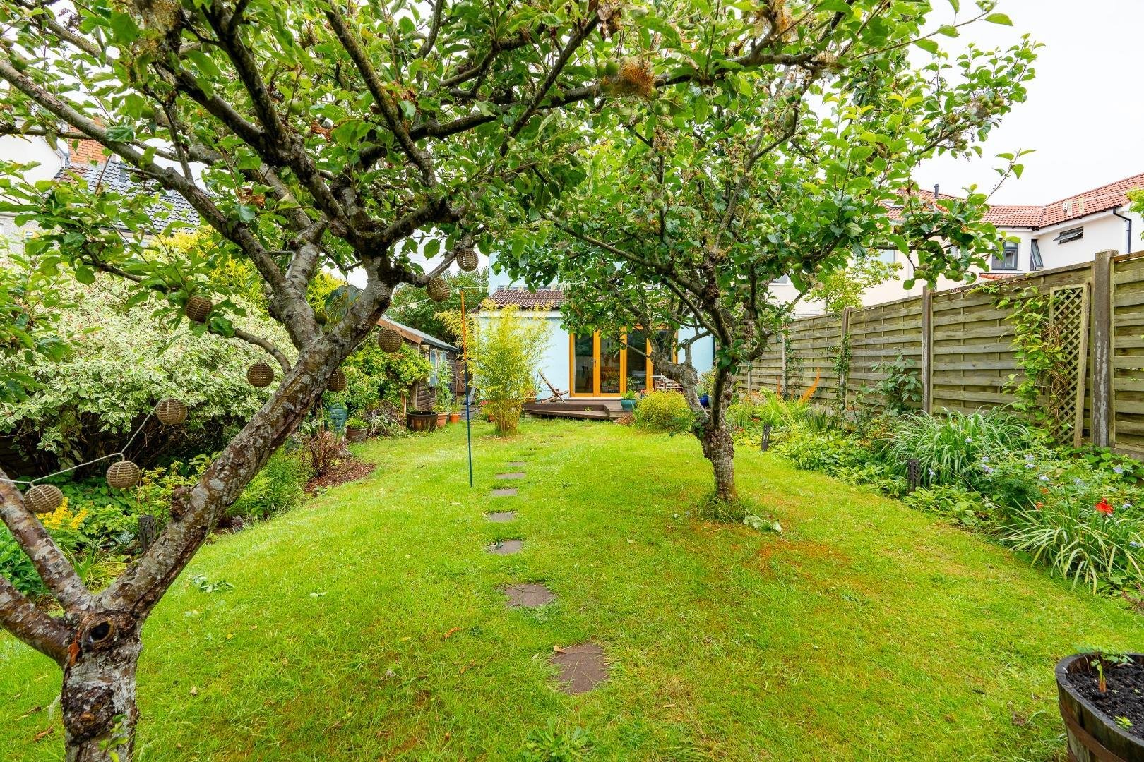 Everest road fishponds 34155788 olh00919 hdr