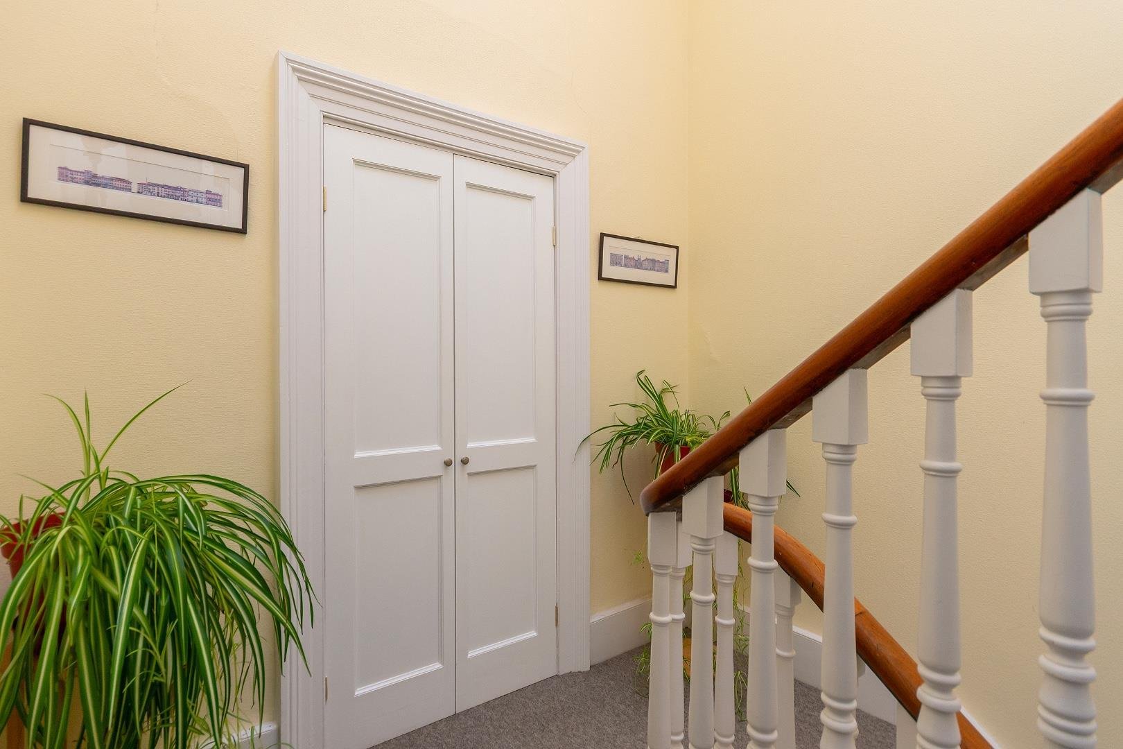 Fernbank road redland 33770381 7 f2 r1 rd entrance stairs a