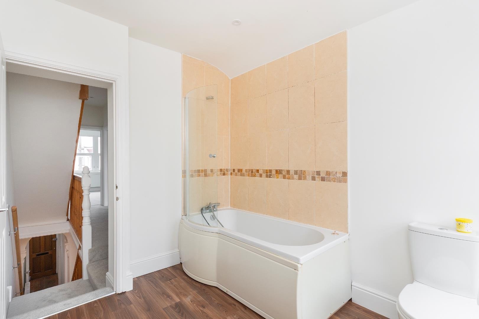 Garnet street bedminster 34708413 6 g4 sbr bathroom a