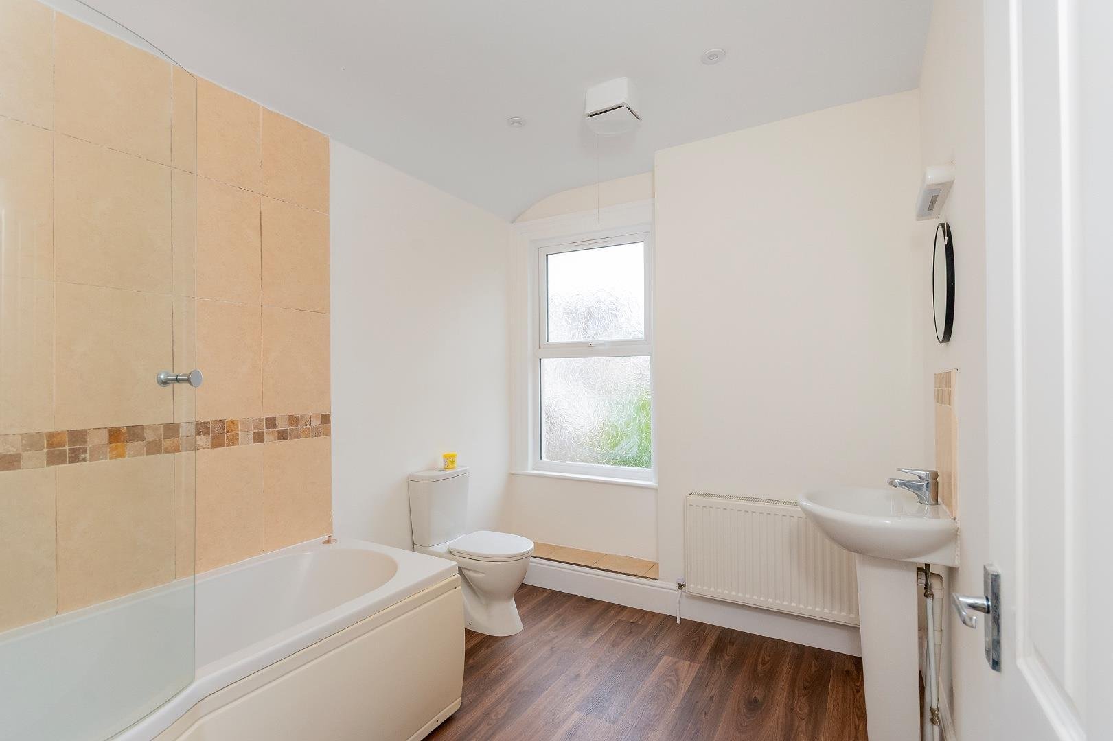 Garnet street bedminster 34708413 6 g4 sbr bathroom c