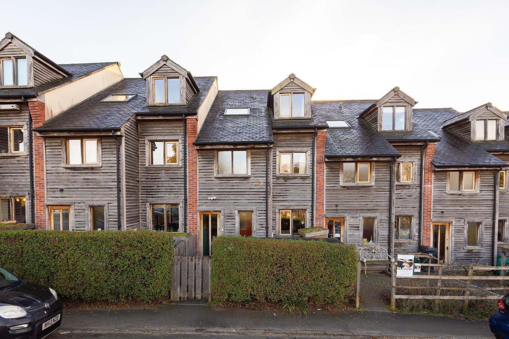 Green oak crescent greenbank 34586569 char5642