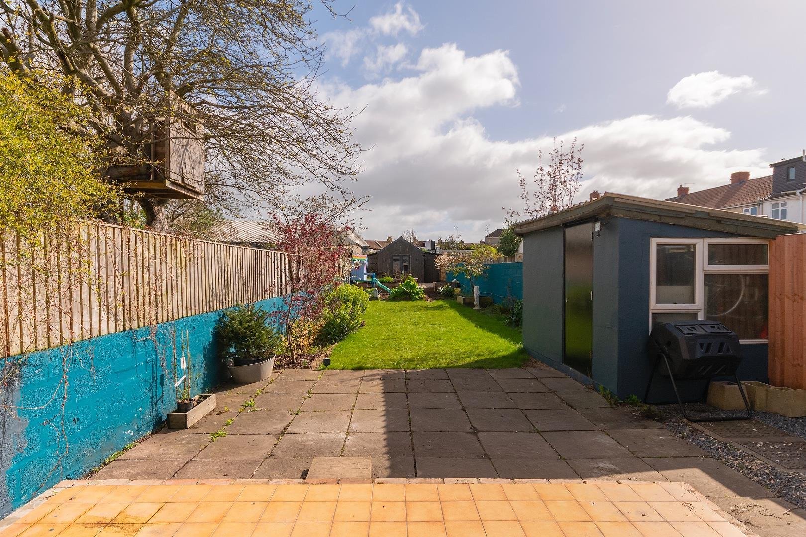 Halstock avenue fishponds 34578674 1 h8 afs external h