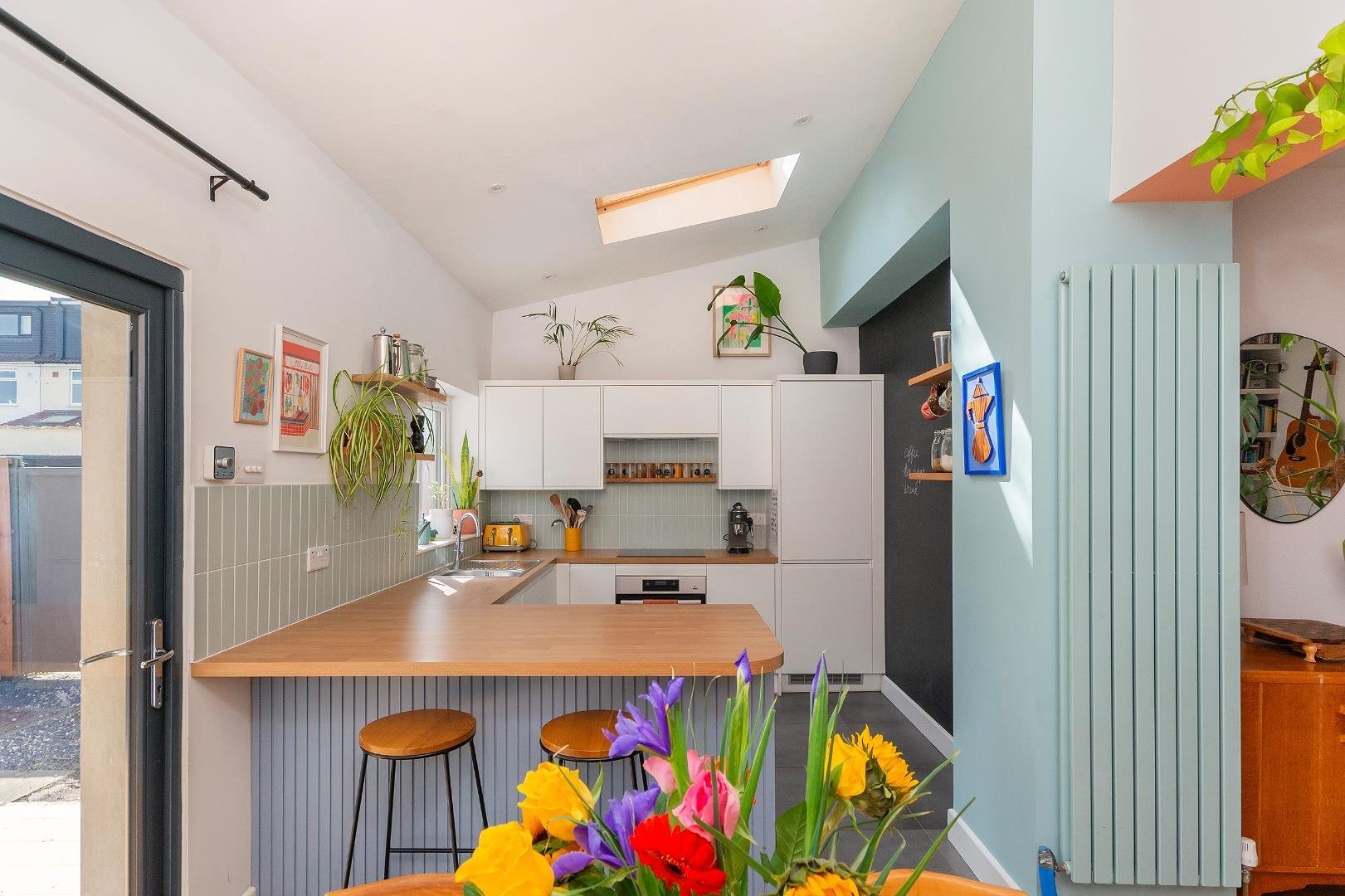 Halstock avenue fishponds 34578674 1 h8 afs kitchen diner i
