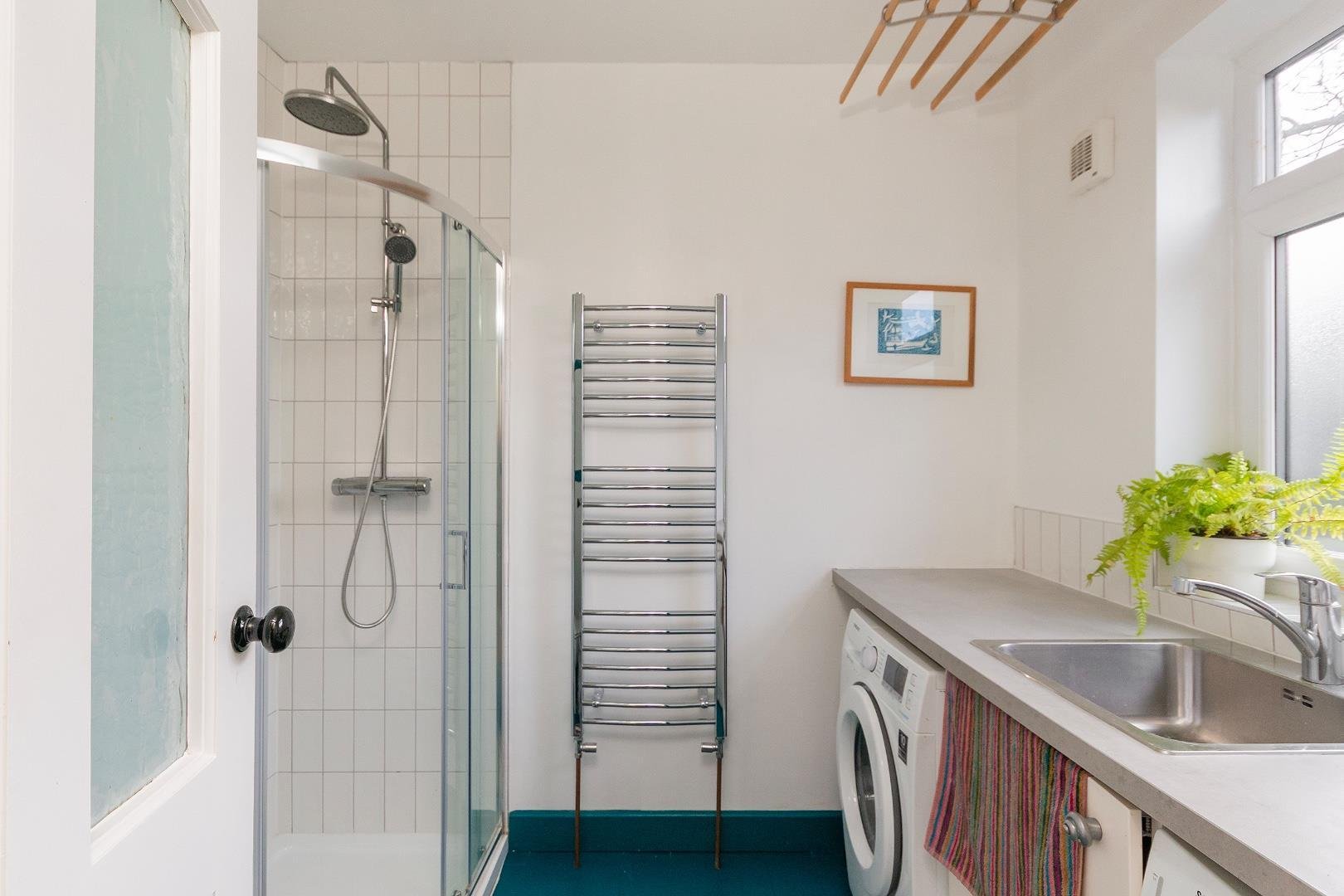 Halstock avenue fishponds 34578674 1 h8 afs utility shower room b
