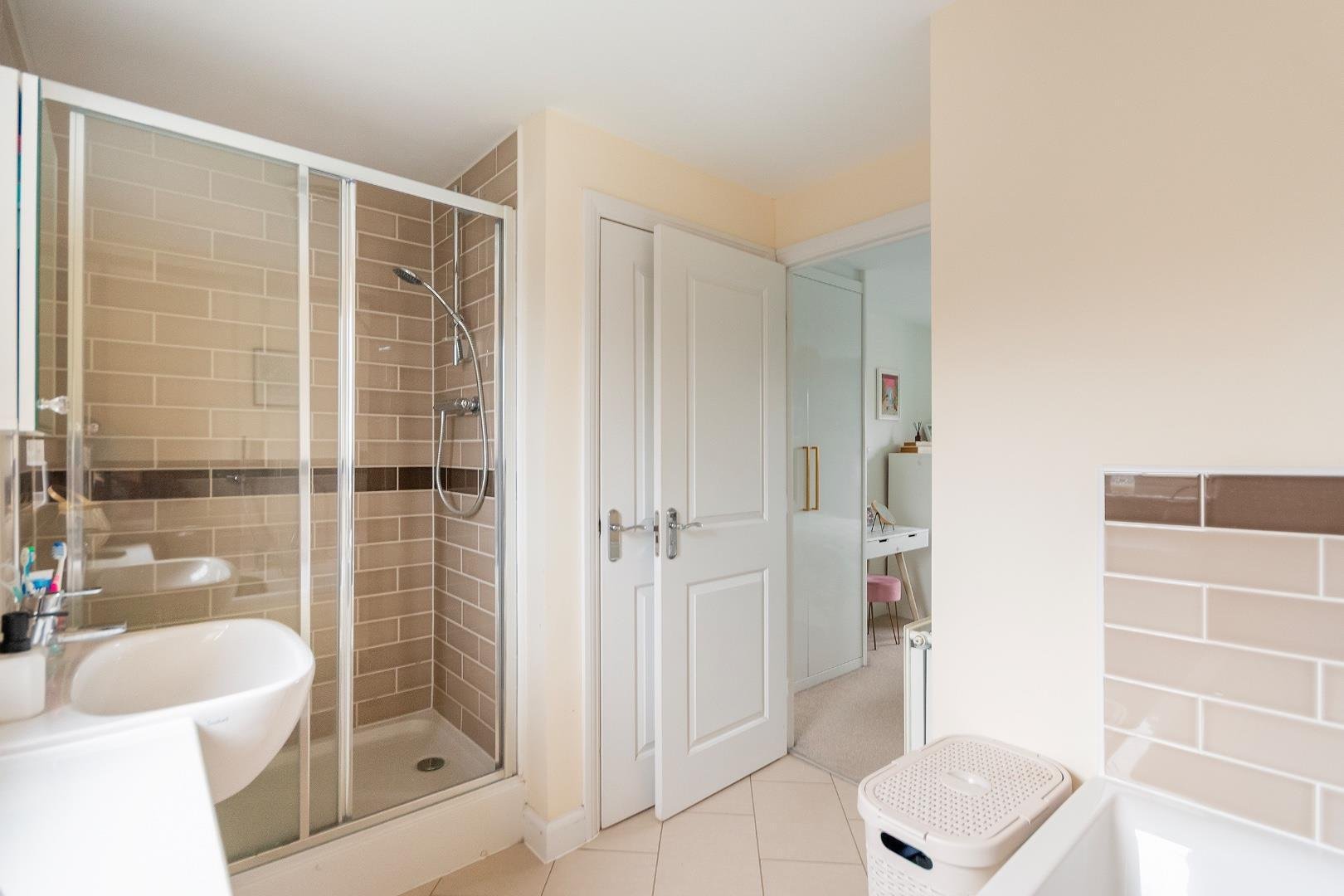 Hamilton way whitchurch village 34415981 3 h6 wwh ensuite b