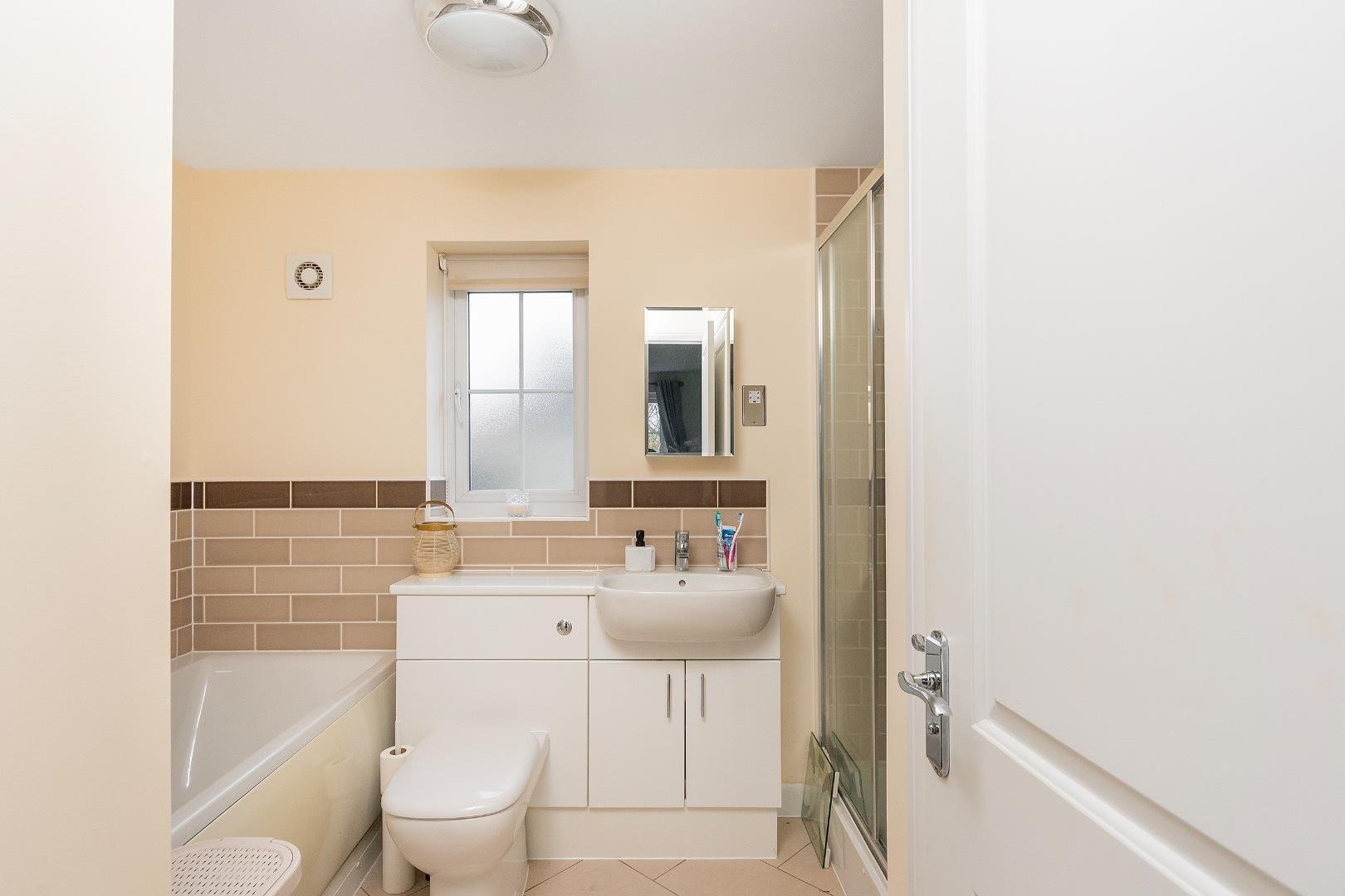 Hamilton way whitchurch village 34415981 3 h6 wwh ensuite c