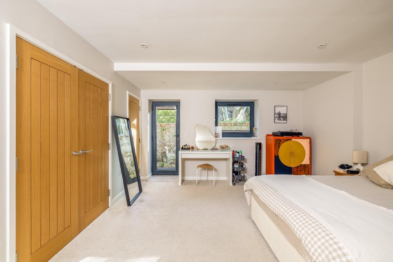 Hampton road redland 34315763 char9064 edit