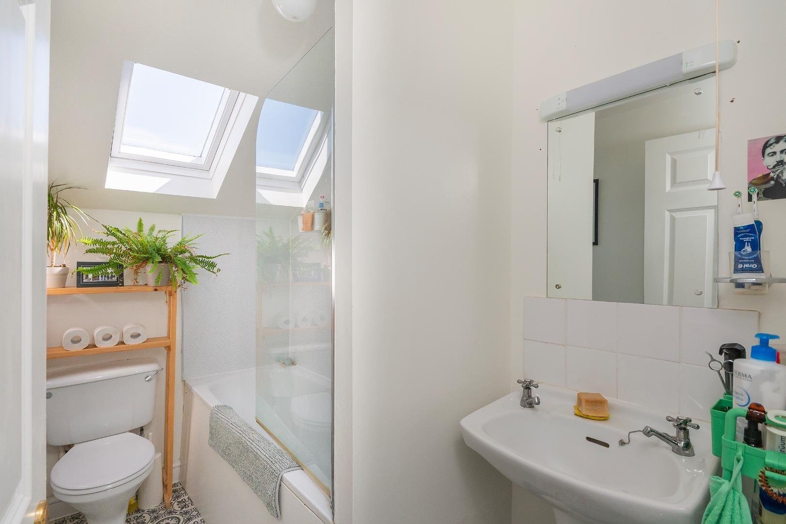 Hampton road redland 34638169 t4 f4 fhrrd bathroom b