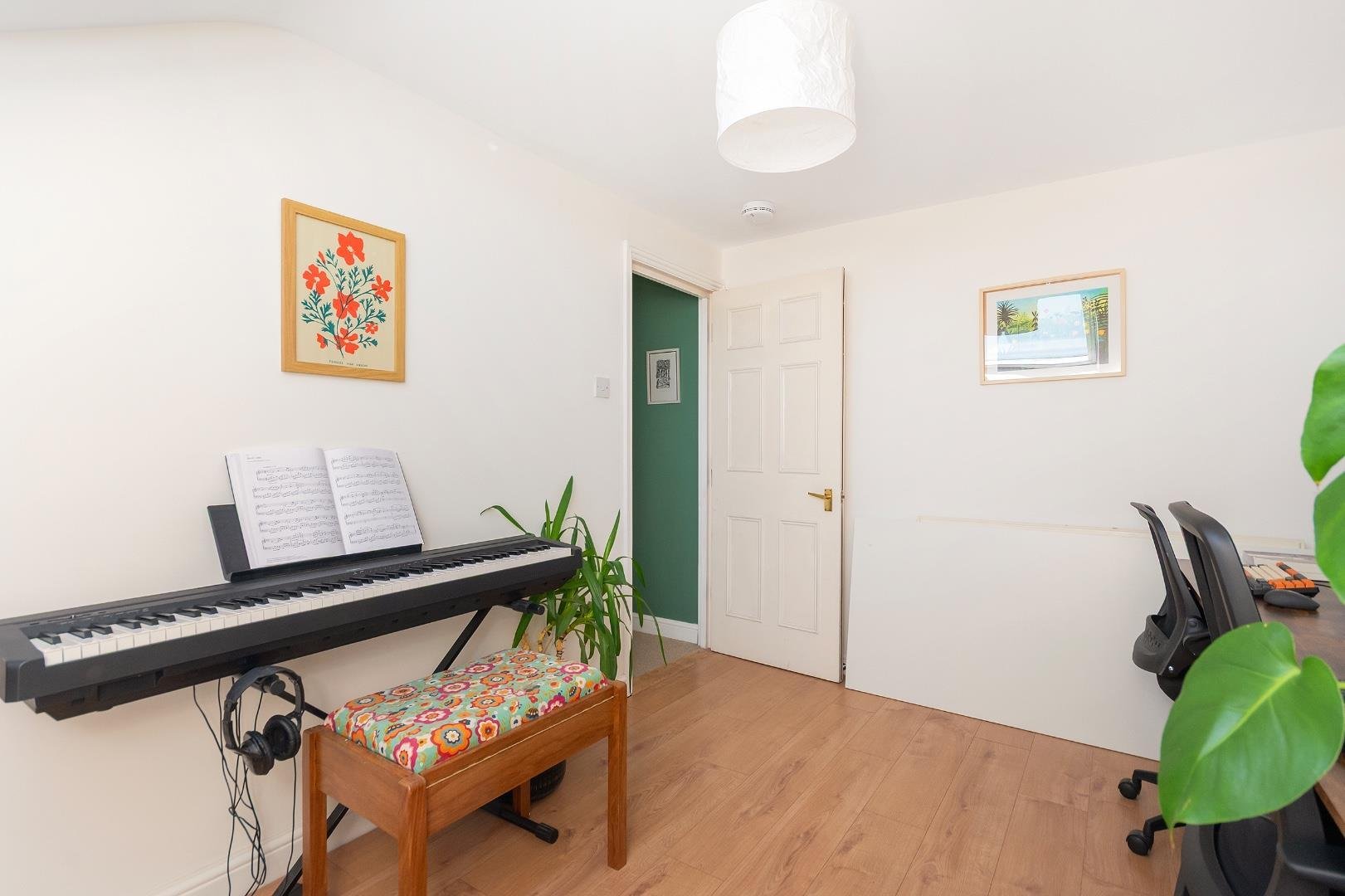 Hampton road redland 34638169 t4 f4 fhrrd bedroom a