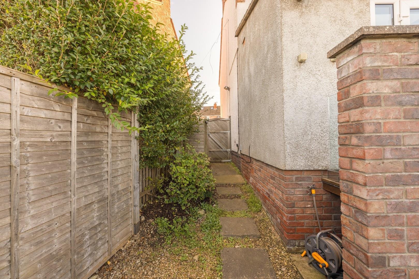 Ilchester crescent bedminster down 34369877 char9540