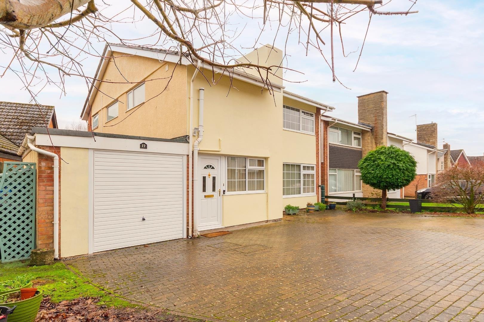 Long acres close coombe dingle 34488381 1 l7 accd external b