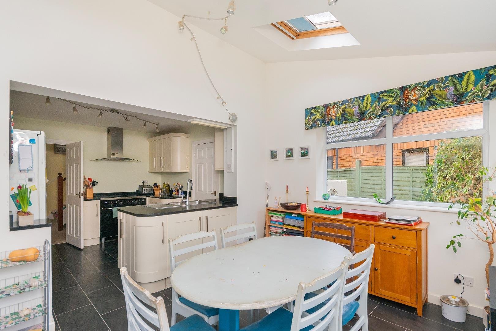 Long acres close coombe dingle 34488381 1 l7 accd kitchen diner a