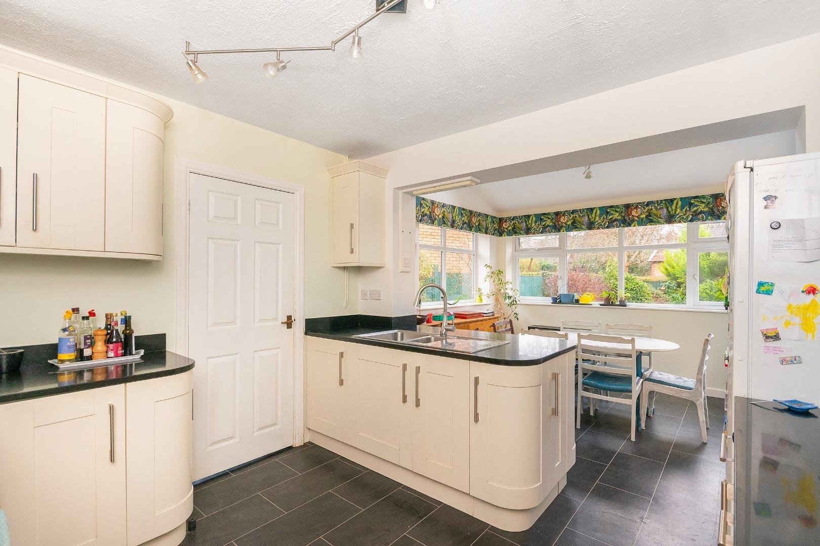 Long acres close coombe dingle 34488381 1 l7 accd kitchen diner e