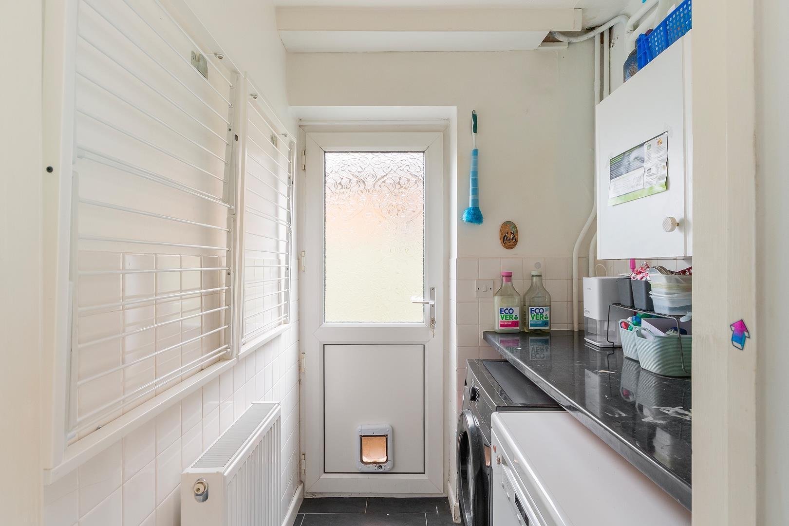 Long acres close coombe dingle 34488381 1 l7 accd utility a
