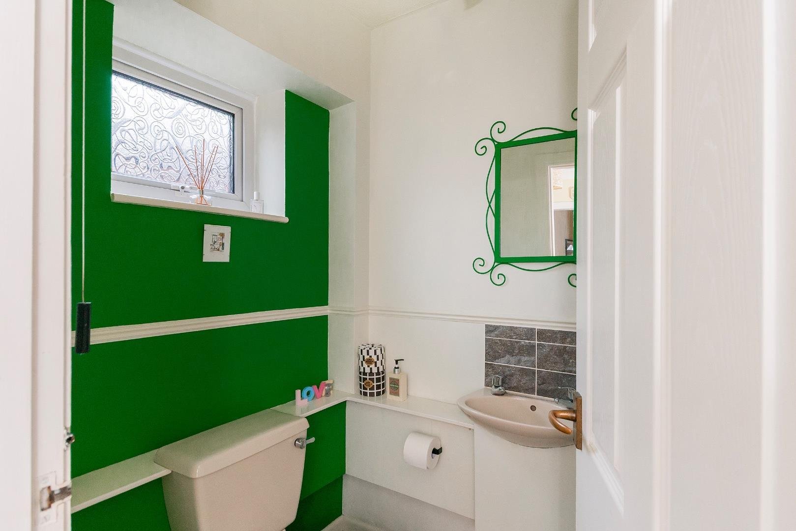 Long acres close coombe dingle 34488381 1 l7 accd wc a