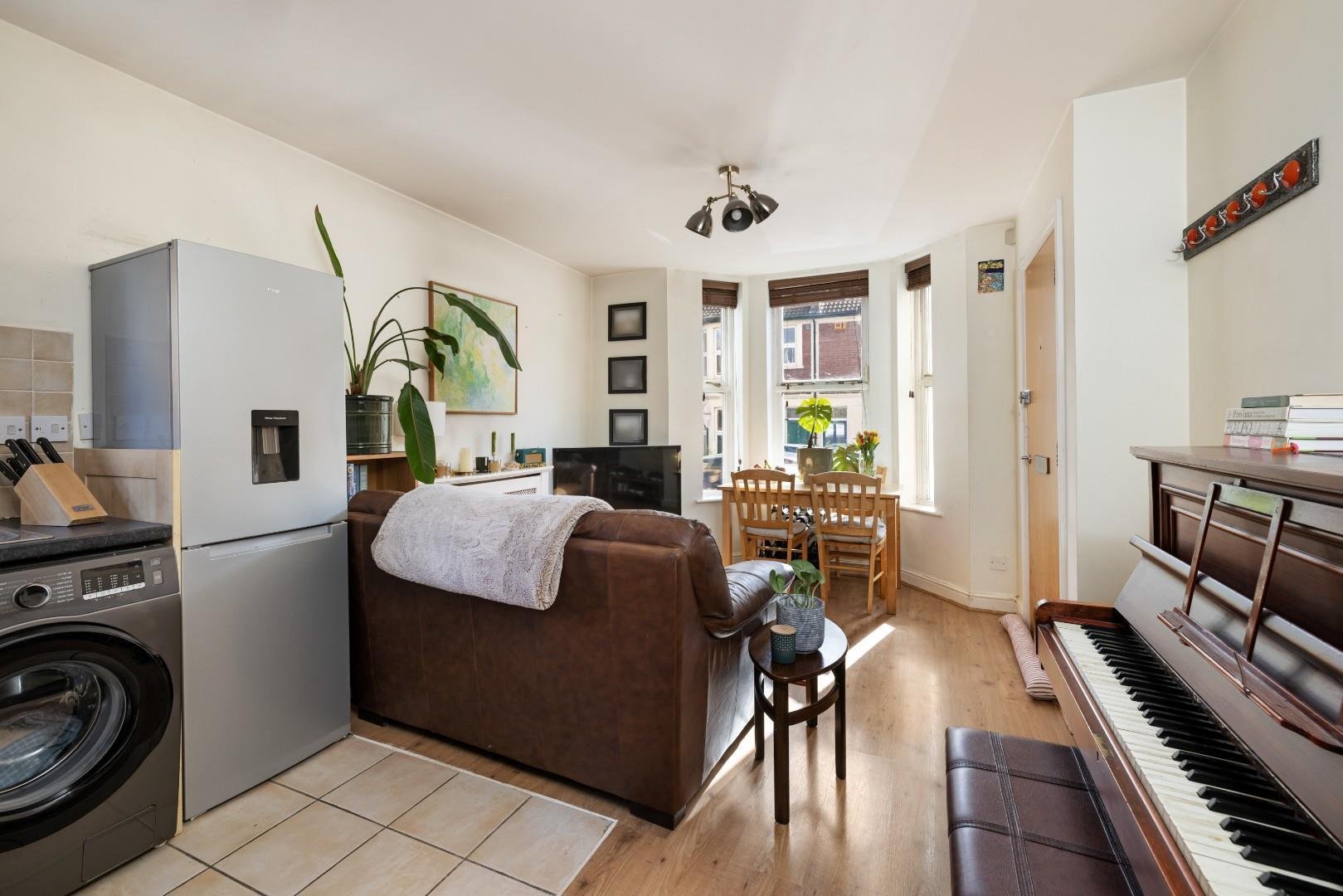 Maple road horfield 34544086 char7578
