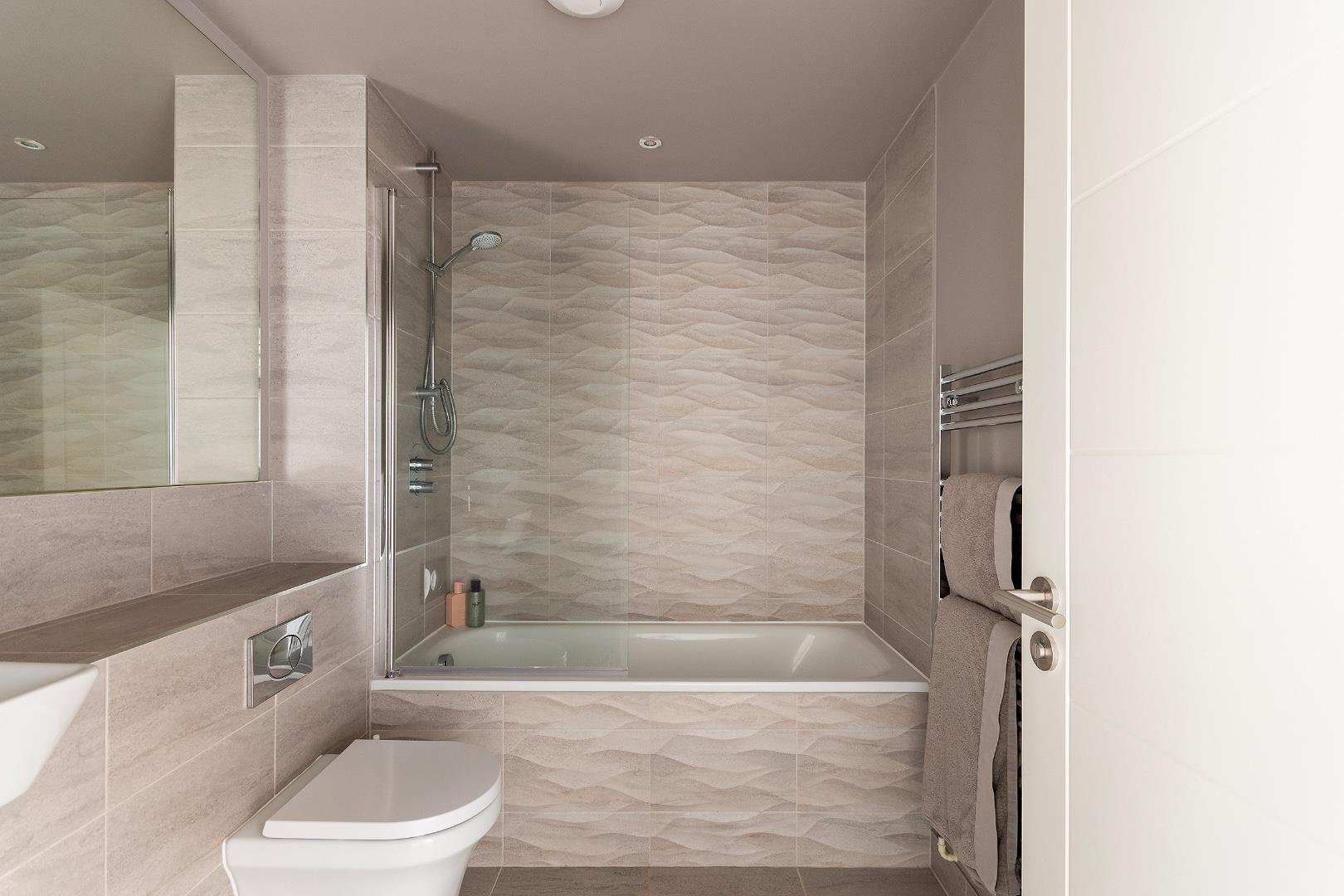 Packers way greenbank 34456840 1 p7 wgk bathroom b