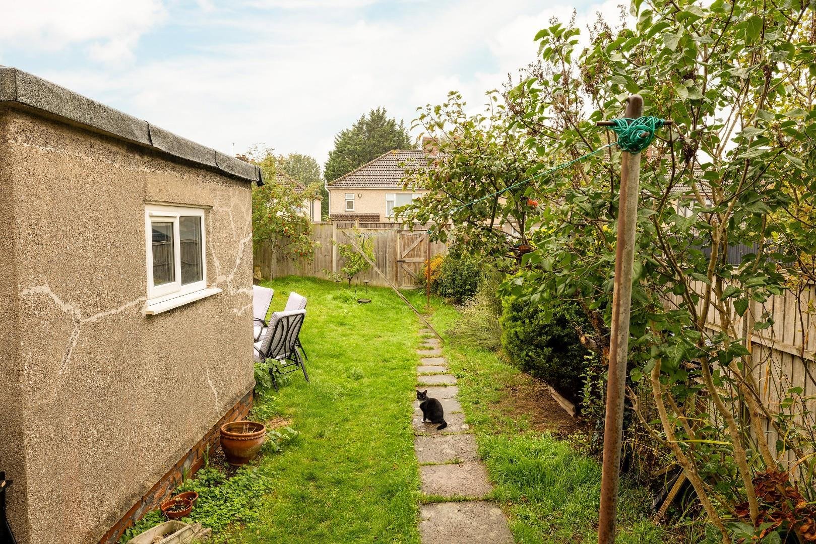 Radley road fishponds 34199290 014 a5902 hdr