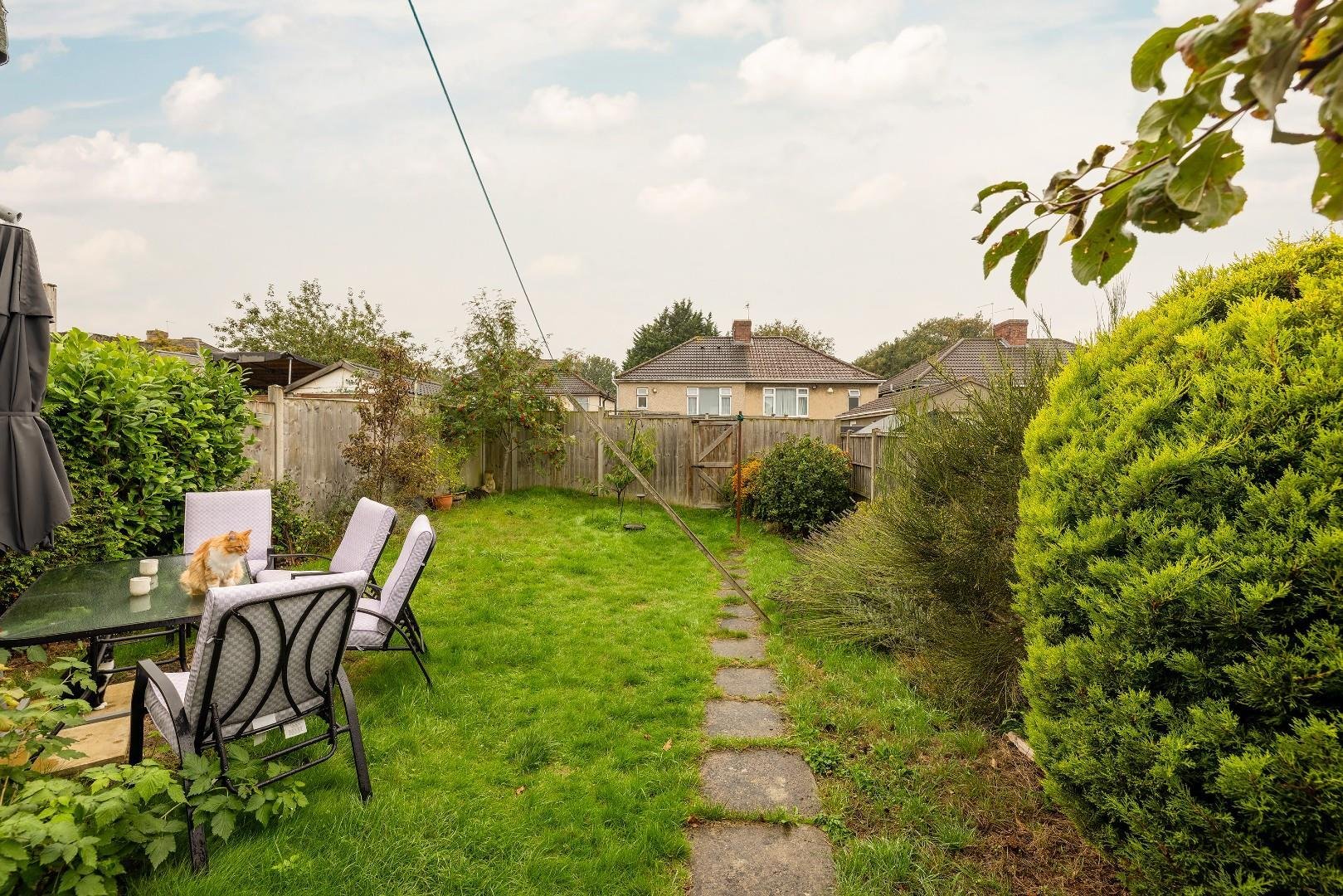 Radley road fishponds 34199290 014 a5905 hdr