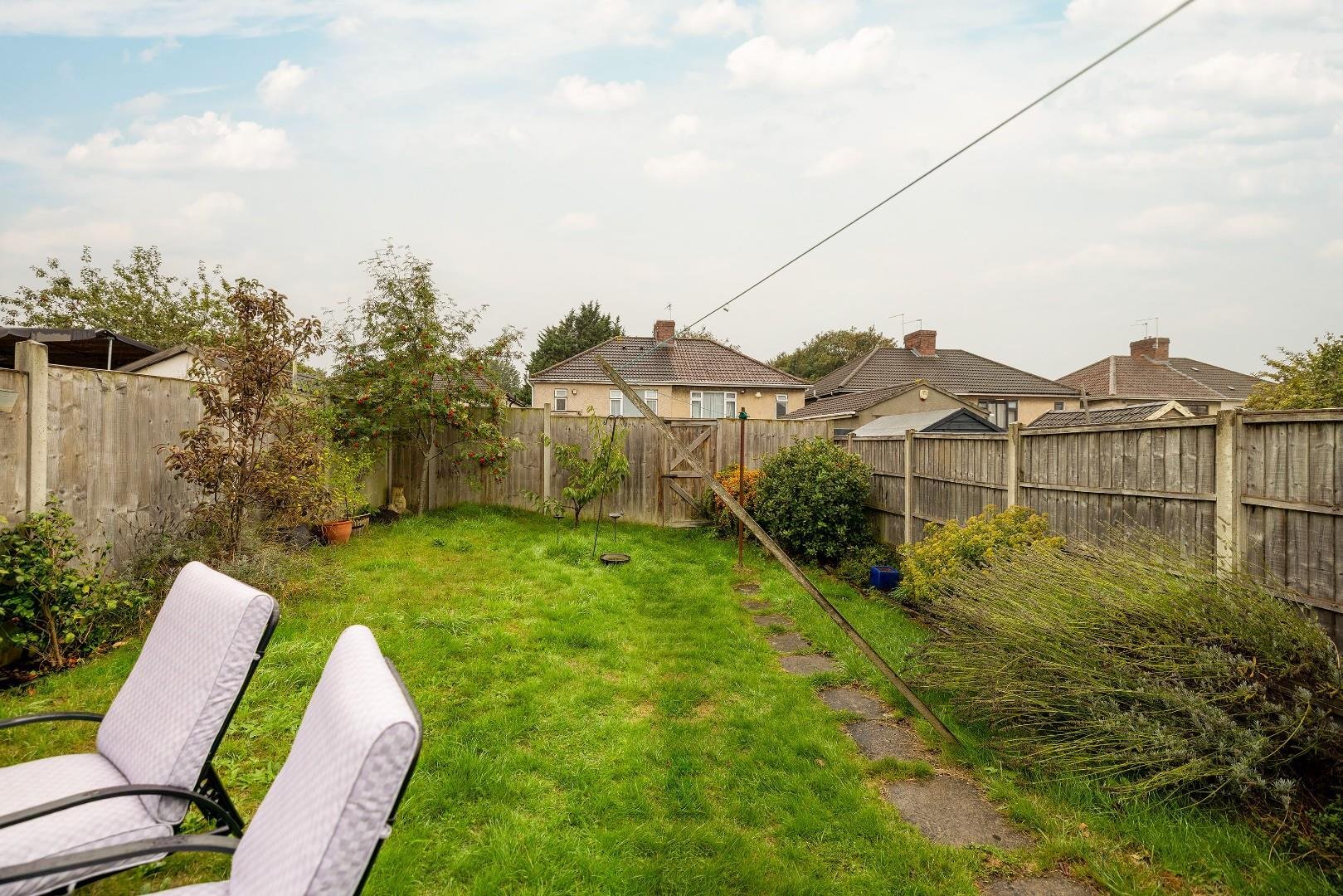Radley road fishponds 34199290 014 a5914 hdr