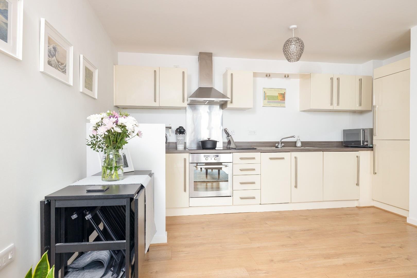 Ratcliffe court old market 33894015 00008 cd7 a9524