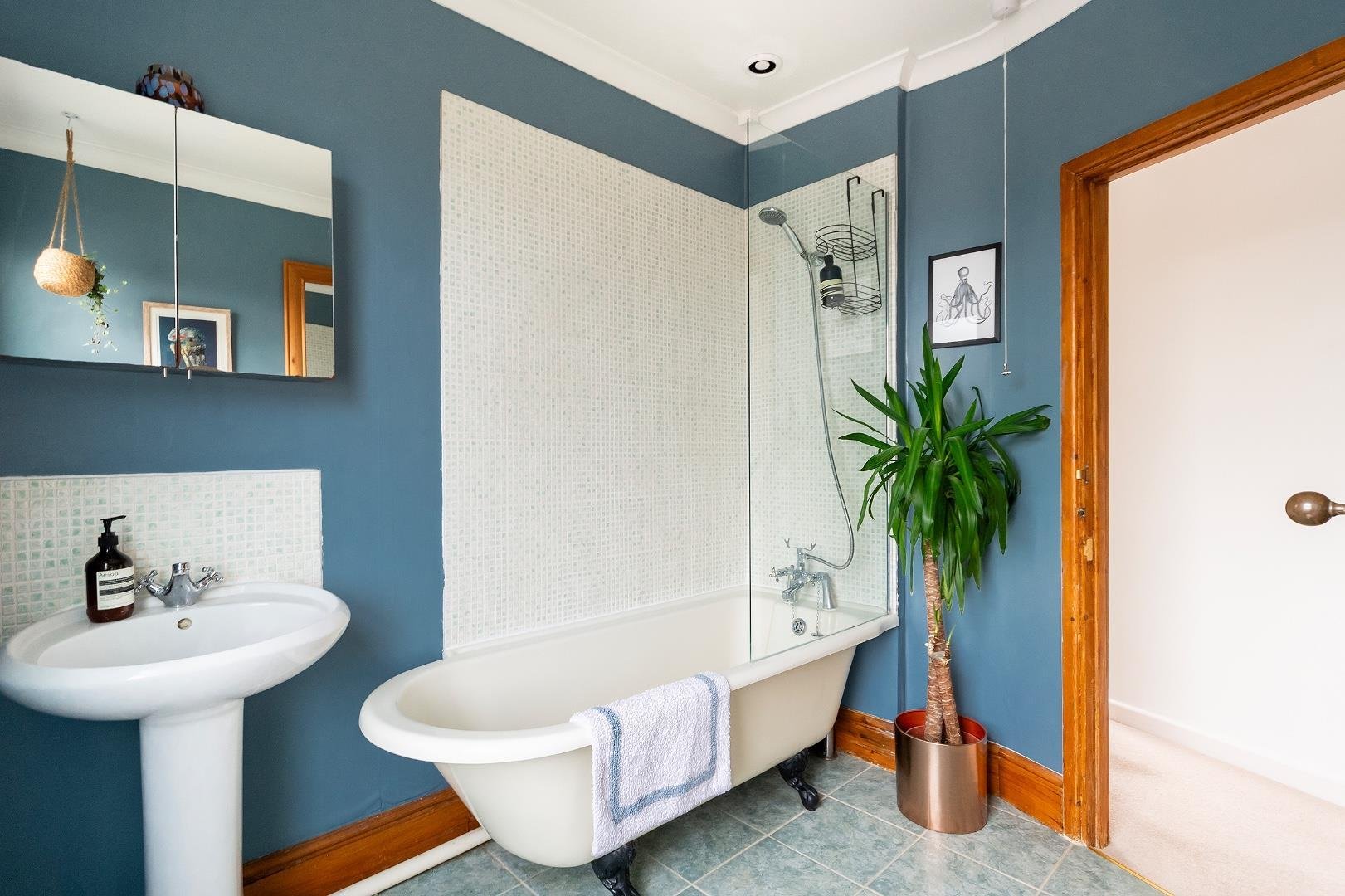 Stanley hill totterdown 33508479 6 s2 htn bathroom b