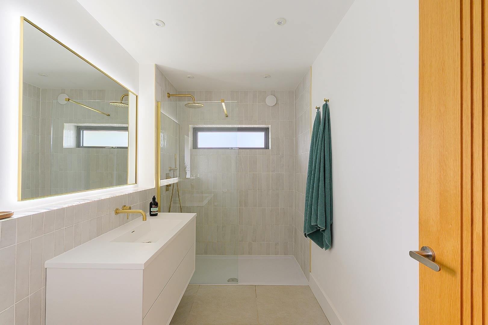 The avenue clevedon 34009680 4 t7 acn bathroom g