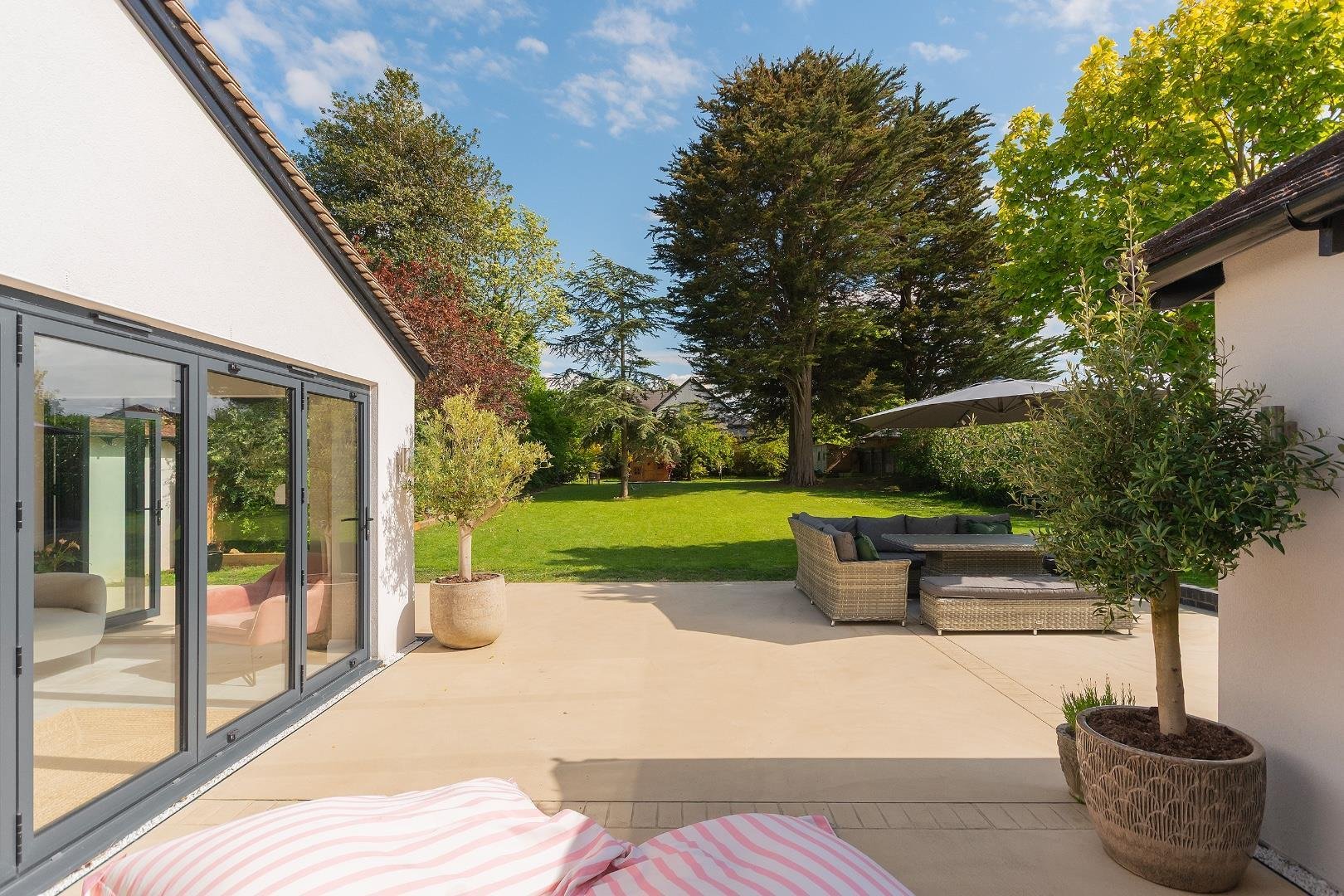 The avenue clevedon 34675052 1 t8 acn external h