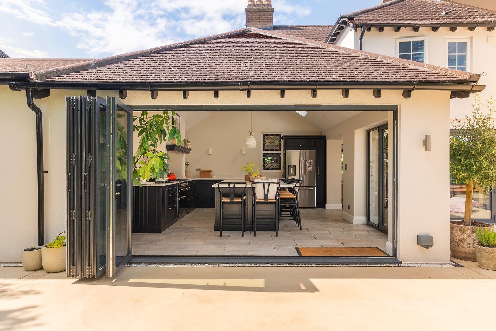The avenue clevedon 34675052 1 t8 acn external i