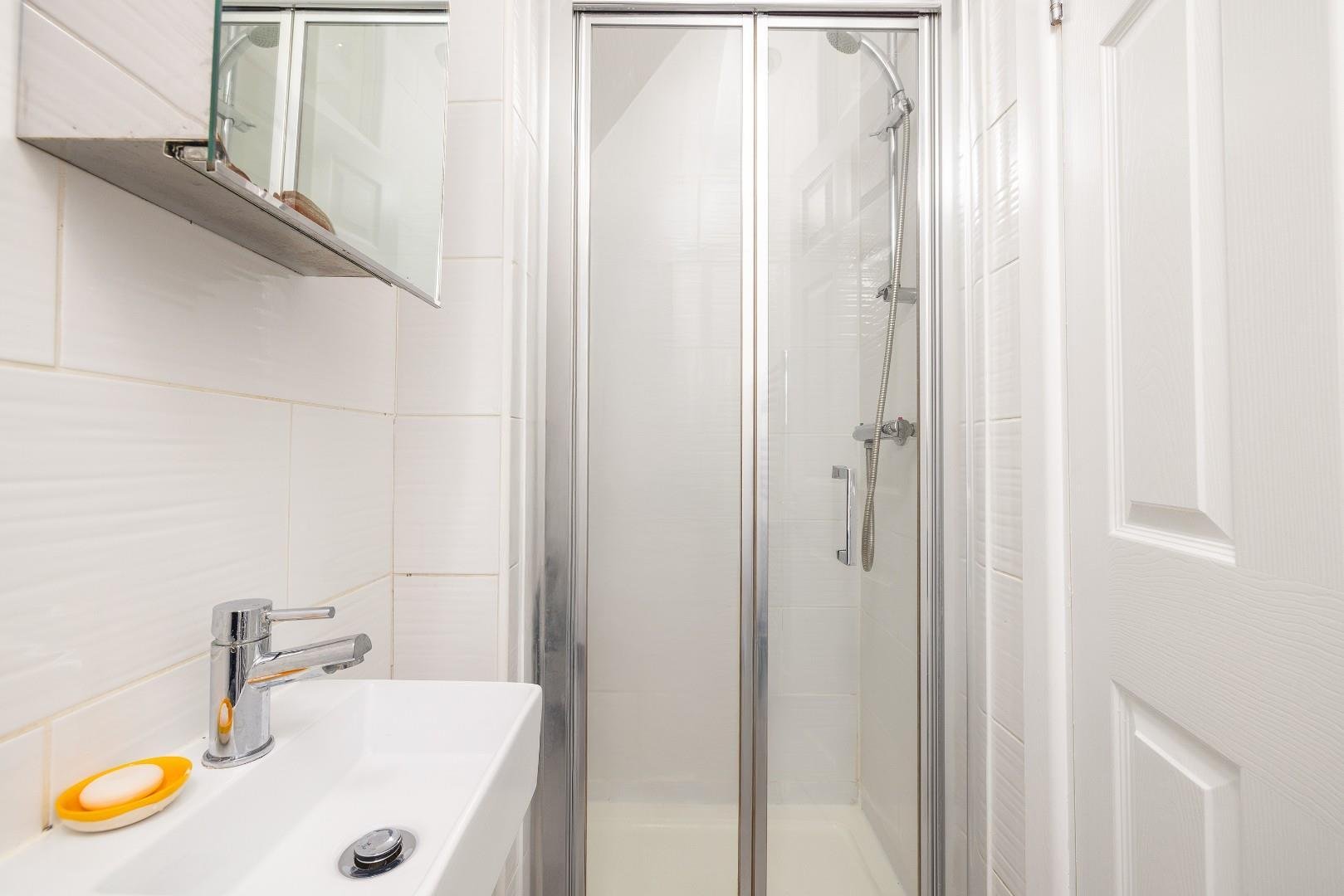 Warwick road redland 34365998 char0627